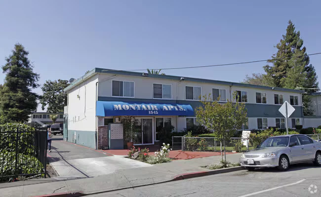 MONTAIR APTS. photo 2