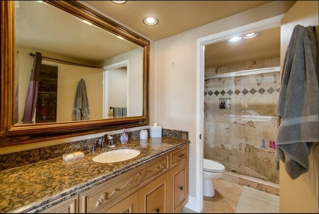 187 Kingston Ct W Coronado, CA 92118