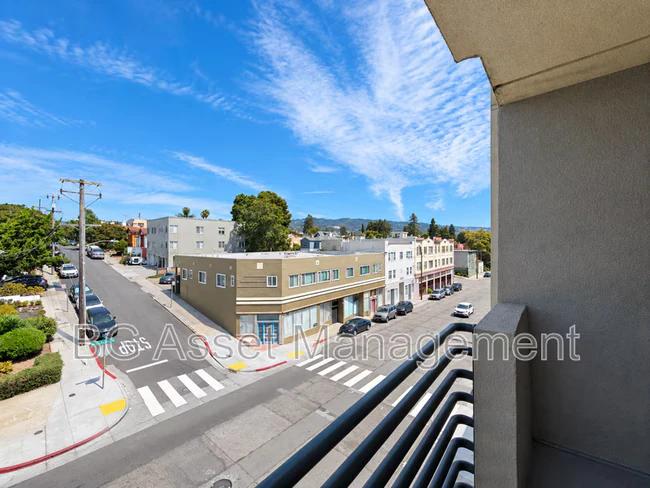 1459 MacArthur Blvd Oakland, CA 94602 photo 3