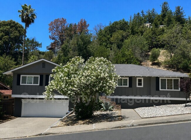 67 Elizabeth Way photo 2