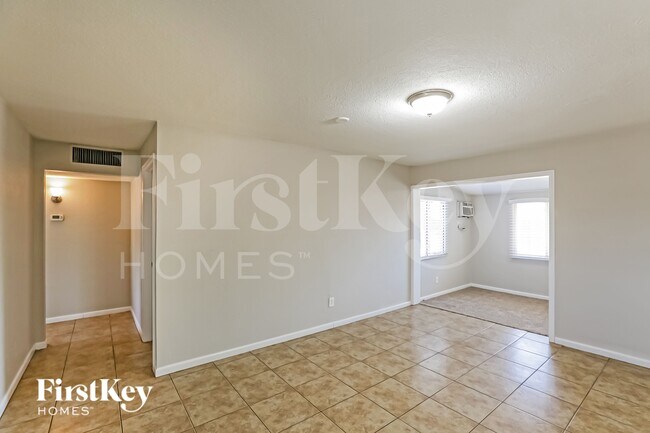2711 W Elm St Phoenix, AZ 85017 photo 3