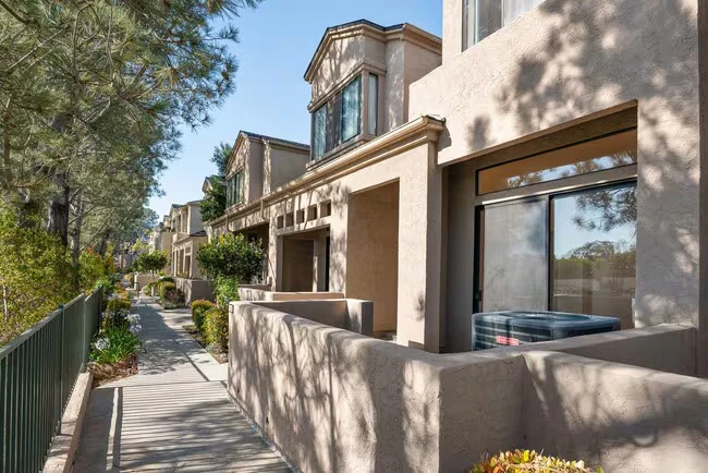 4339 Nobel Dr San Diego, CA 92122 photo 2