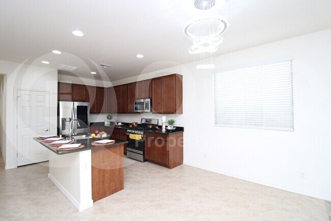 5734 W Getty Dr Phoenix, AZ 85043 photo 4