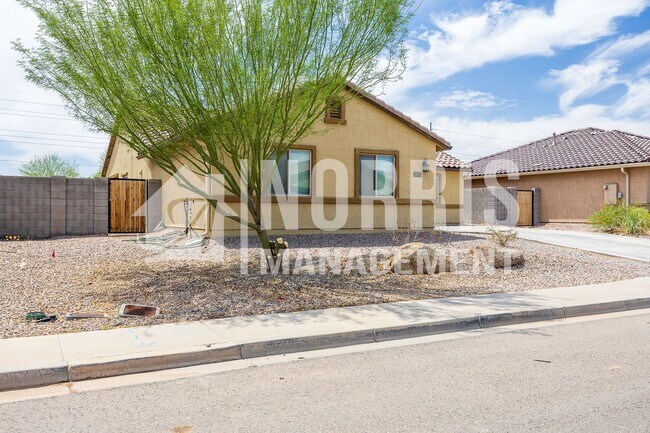 2577 N Agave Ln photo 3