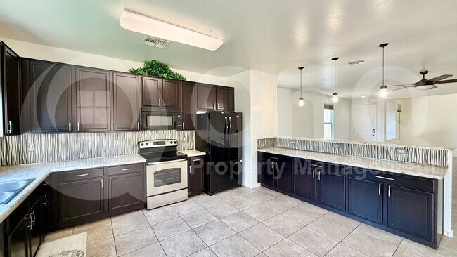 11439 N 88th Ln Peoria, AZ 85345 photo 3