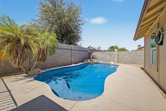7119 W Krall St Glendale, AZ 85303 photo 2