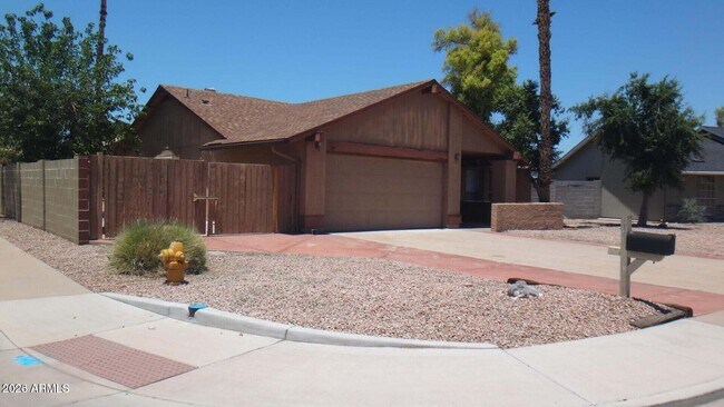 1904 N Arrowhead Cir photo 2
