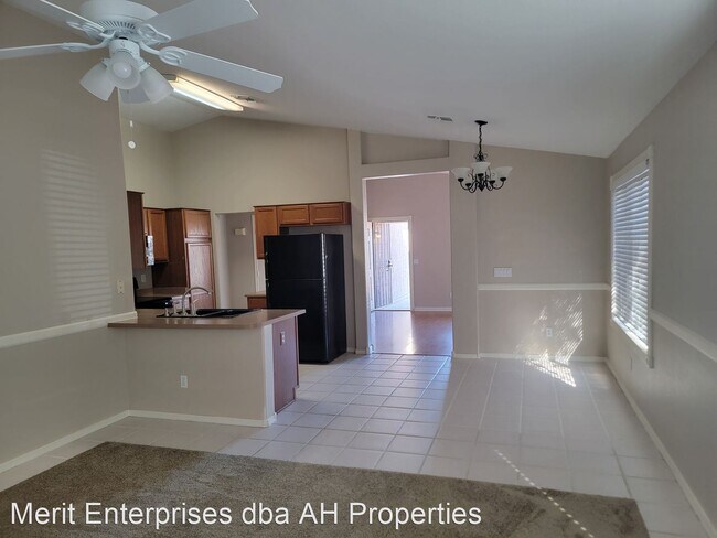 8551 W Mission Ln Peoria, AZ 85345 photo 4