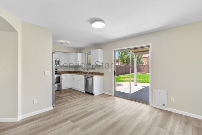 8514 S 49th Dr Phoenix, AZ 85339 photo 4