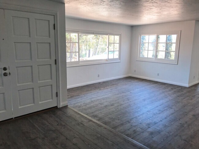 11768 Shadowglen Rd El Cajon, CA 92020 photo 2