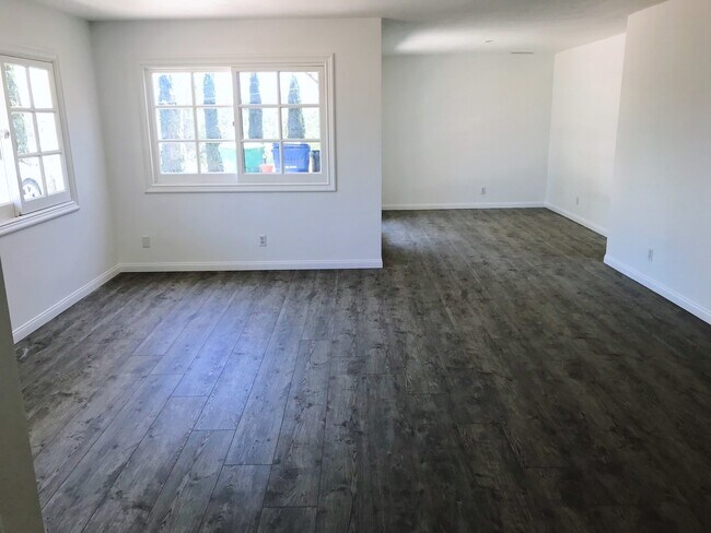 11768 Shadowglen Rd El Cajon, CA 92020 photo 3