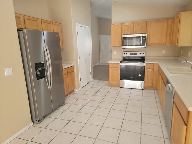7405 W Eugie Ave Peoria, AZ 85381 photo 5