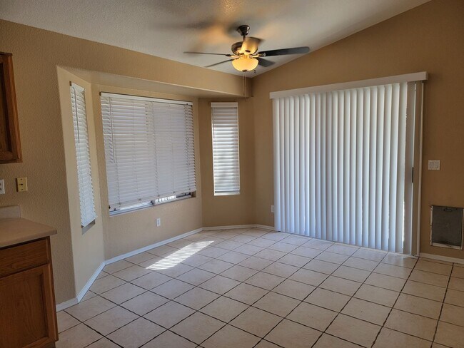 7405 W Eugie Ave Peoria, AZ 85381 photo 4