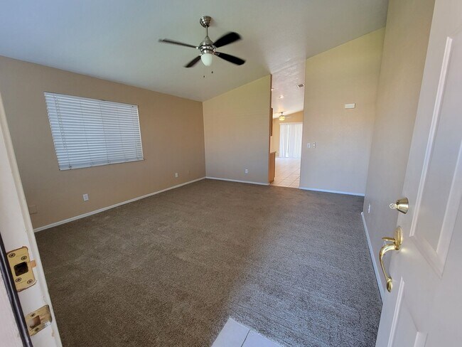 7405 W Eugie Ave Peoria, AZ 85381 photo 3
