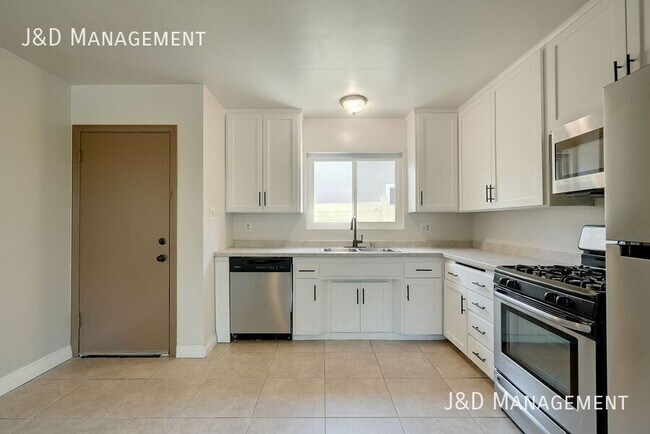 8073 Palm St Lemon Grove, CA 91945 photo 2