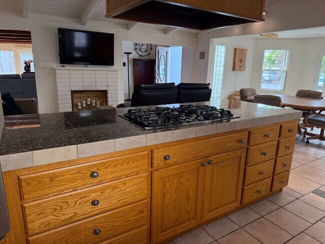 5360 El Arbol Dr Carlsbad, CA 92008 photo 5