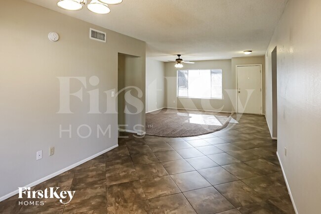 4656 W Townley Ave Glendale, AZ 85302 photo 4