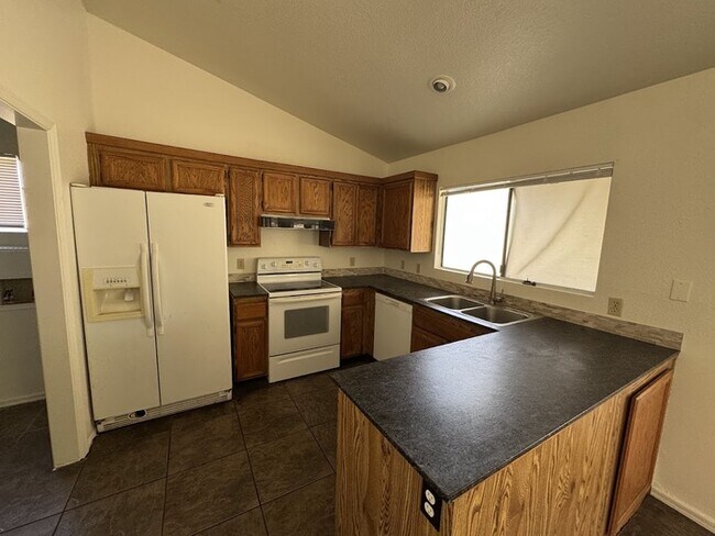 3227 W Helena Dr Phoenix, AZ 85053 photo 5
