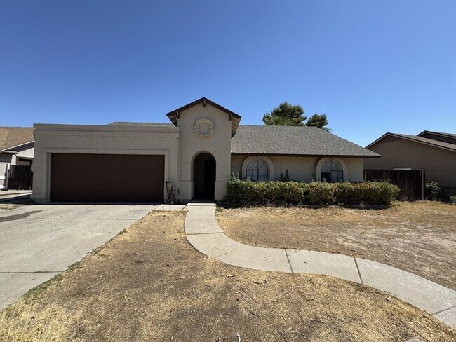 3227 W Helena Dr Phoenix, AZ 85053 photo 2