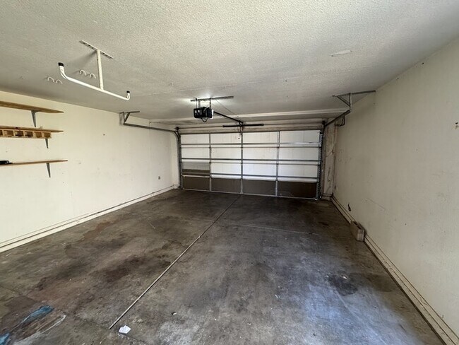 3227 W Helena Dr Phoenix, AZ 85053 photo 4