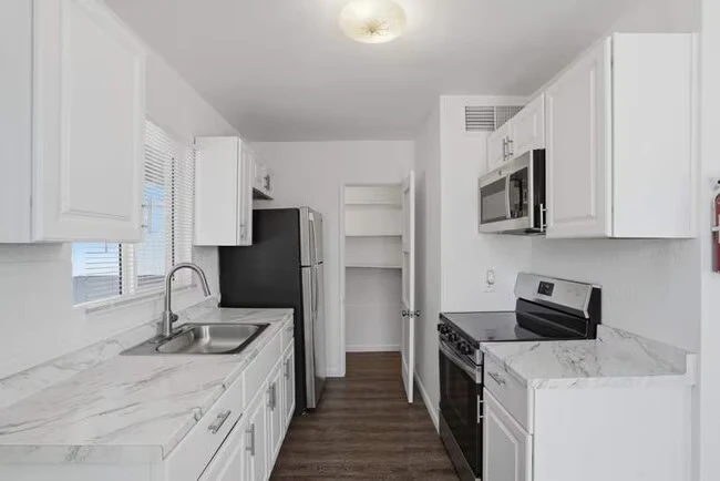 7240 S 7th St Phoenix, AZ 85042 photo 3