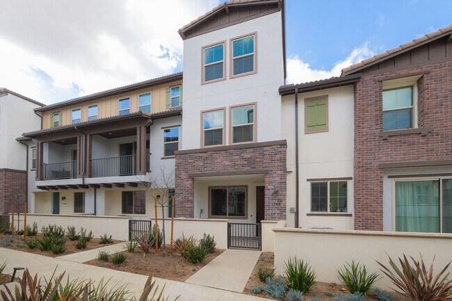 1749 Laurelwood Wy Oceanside, CA 92056