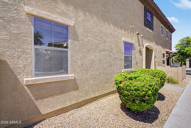 1432 N 80th Dr Phoenix, AZ 85043 photo 3