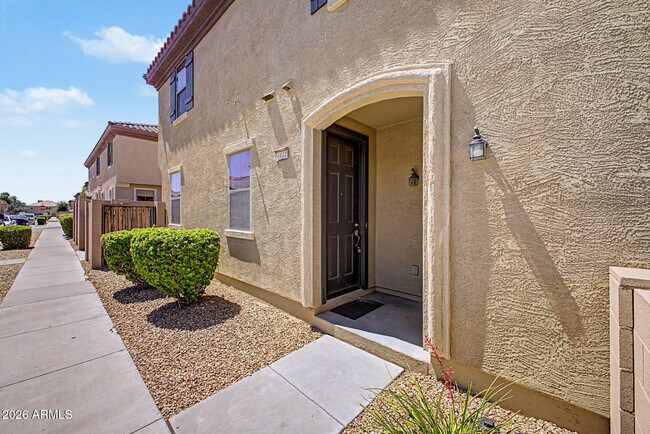 1432 N 80th Dr Phoenix, AZ 85043 photo 2