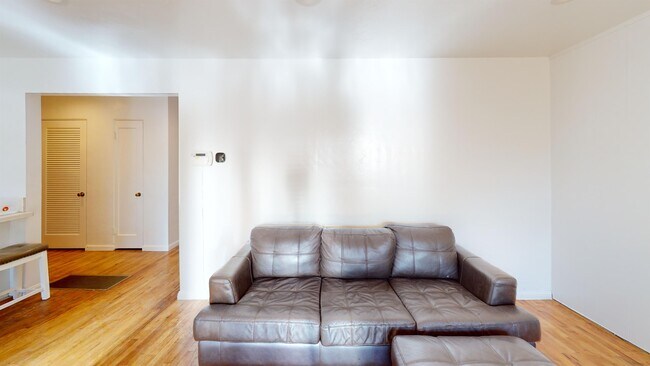 6225 Hobart St San Diego, CA 92115 photo 2