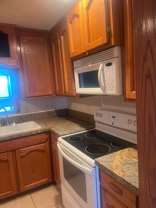 Spacious 2 bed 1 bath condo in Tracy photo 4