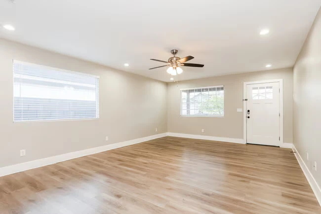 2321 W Mobile Ln Phoenix, AZ 85041 photo 3