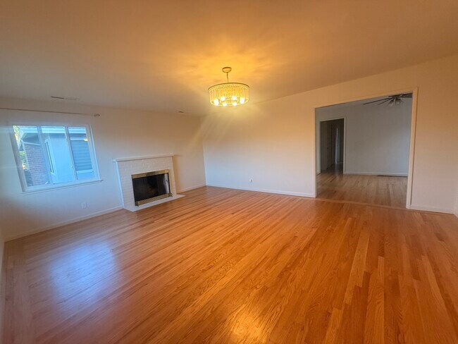 212 E Hemlock Ave photo 4