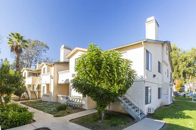Fallbrook Hills Apartments photo 4
