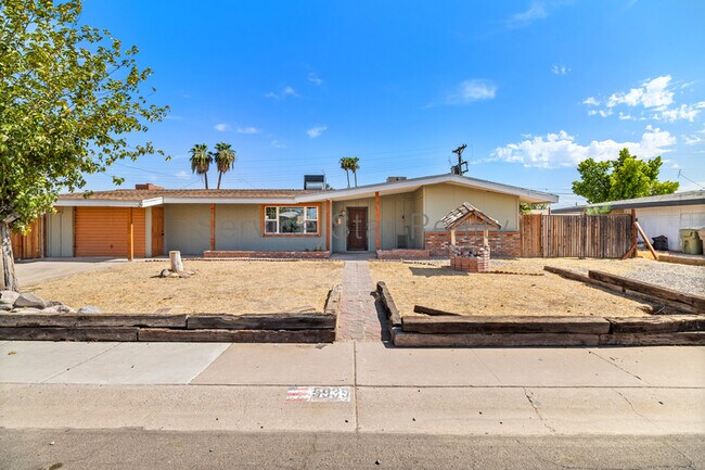 5939 W Orange Dr photo 2