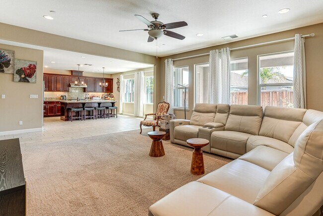 592 Plymouth Ct Brentwood, CA 94513 photo 2