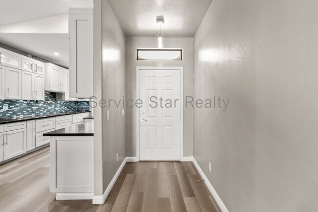 9012 W Fullam St Peoria, AZ 85382 photo 3