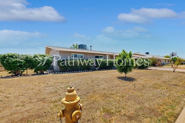 3001 W Sierra Vista Dr Phoenix, AZ 85017 photo 3