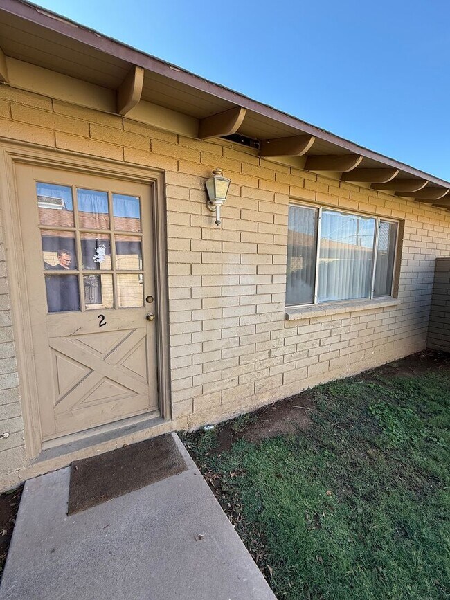 516 E Huntington Dr Tempe, AZ 85282 photo 2