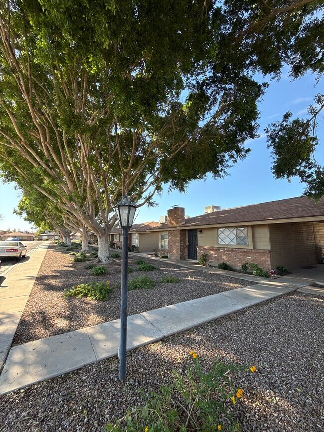 516 E Huntington Dr Tempe, AZ 85282 photo 4
