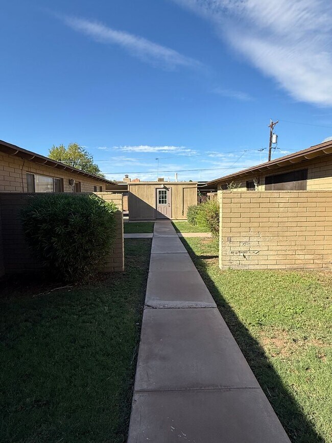 516 E Huntington Dr Tempe, AZ 85282 photo 3