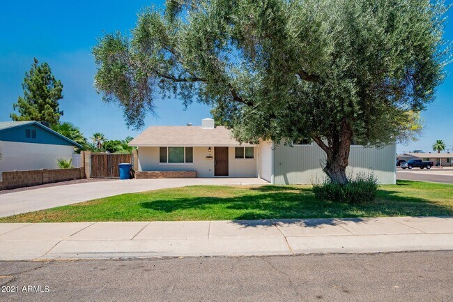 1608 W Inverness Dr Tempe, AZ 85282 photo 3