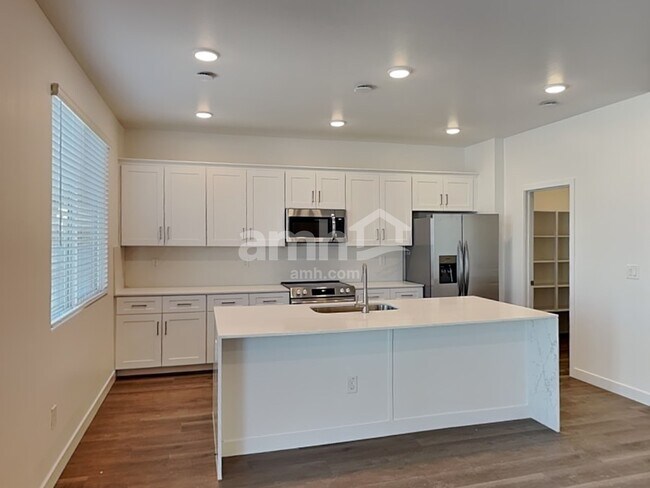9720 W Parkway Dr photo 5