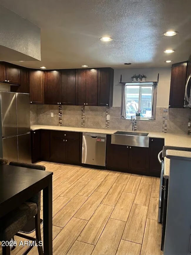 4930 N 42nd Way Phoenix, AZ 85018 photo 2
