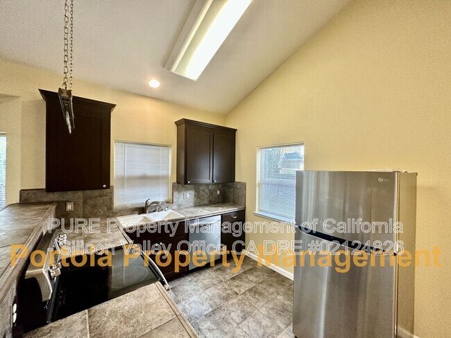126 Hunolt St Santa Cruz, CA 95060 photo 3