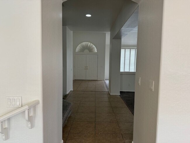 9556 W Blue Sky Dr Peoria, AZ 85383 photo 5