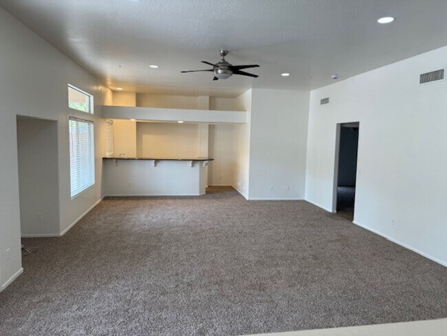 9556 W Blue Sky Dr Peoria, AZ 85383 photo 4
