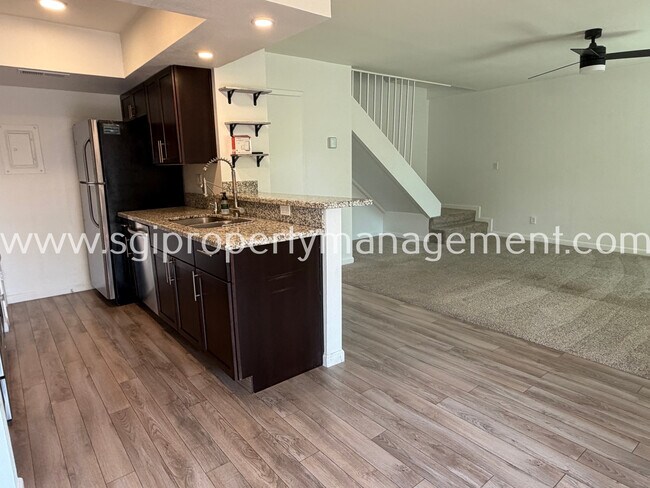 730 E Eugie Ave Phoenix, AZ 85022 photo 3