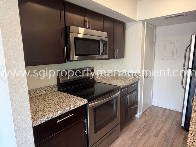 730 E Eugie Ave Phoenix, AZ 85022 photo 4