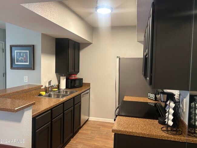 4444 E Paradise Village Pkwy N Phoenix, AZ 85032 photo 5