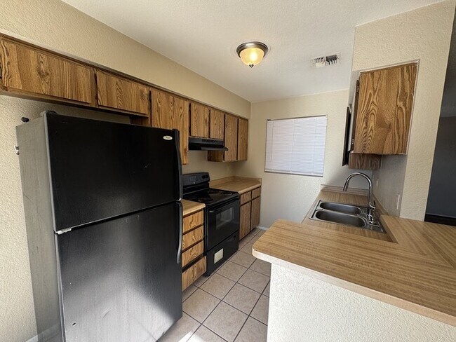 311 W Pontiac Dr Phoenix, AZ 85027 photo 2